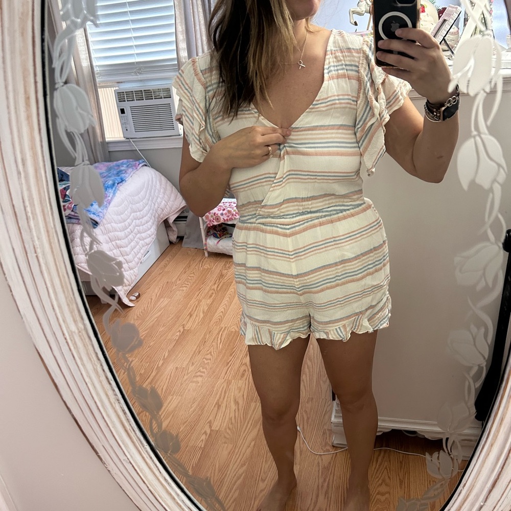 “Missing clasp” American Eagle Romper